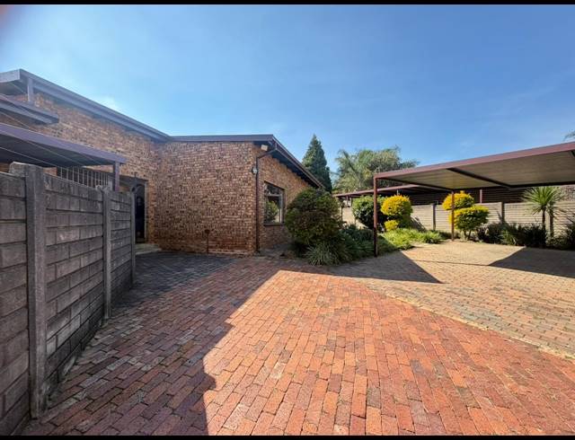 4 BEDROOM FREESTANDING FOR SALE IN THE REEDS
